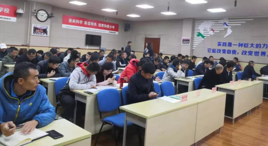 微信图片_20200102161527.png 12月5日,崂山区2019年青少年足球工作会议