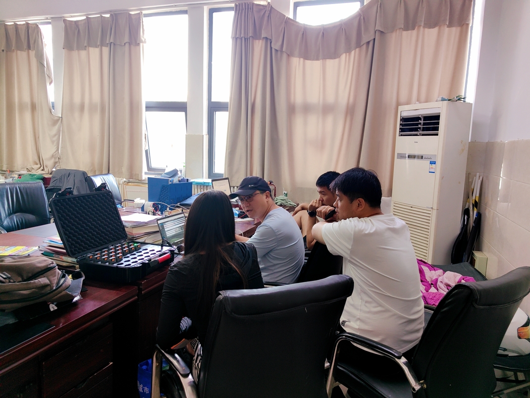 微信图片_20230828102032.jpg ▲ 一刻工作人员为学校教师进行现场培训
